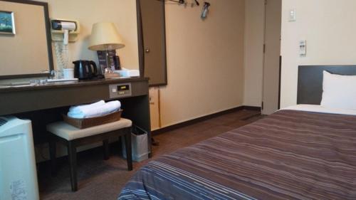 Single Room with Shared Bathroom - Smoking - Male Only