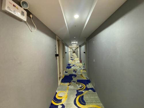 CMAX Hotel Guangzhou International Convention and Exhibition Center Luoxi Subway Station Branch in เขตพานหยู