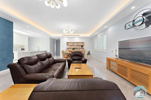 Aircabin - Fairfield - Modern - 6 Bedrooms House