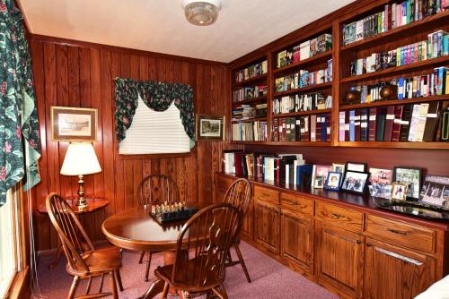 Souther Country Lodge - 200 Acres! in Blairsville, USA