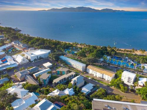 The Strand - 2BR Unit with Wifi and Beach Townsville