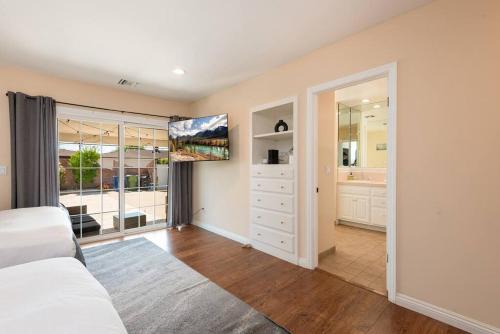Luxury 3BR House w/ Jacuzzi & Big Backyard! in Los Angeles, USA
