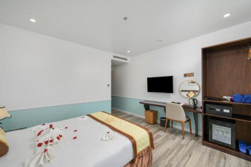 Deluxe King Room image 5