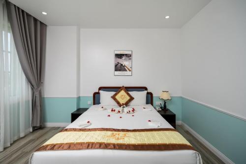 Deluxe King Room image 3