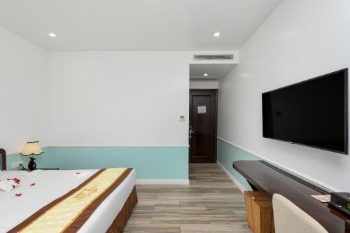 Deluxe King Room image 4