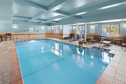 Holiday Inn Express Hotel & Suites Birmingham - Inverness 280 By IHG - 수영장