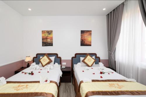 Deluxe Twin Room image 3