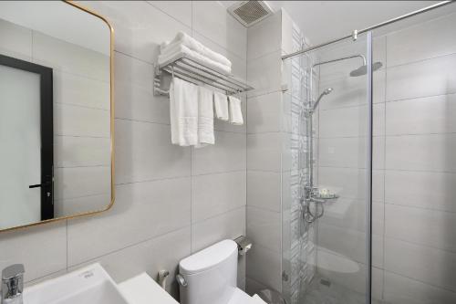 Deluxe Twin Room image 1