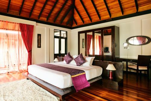 The Sun Siyam Iru Fushi