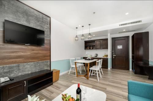 Executive Suite image 3