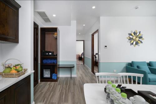 Executive Suite image 6