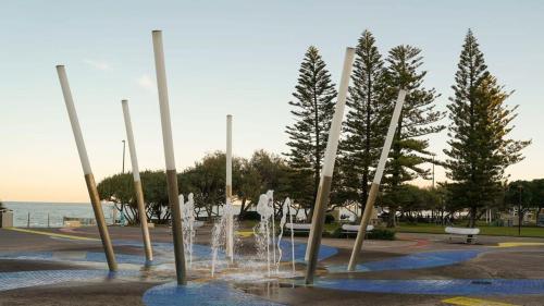 Moffat Beach Coastal Contemporary Unit A - image 4