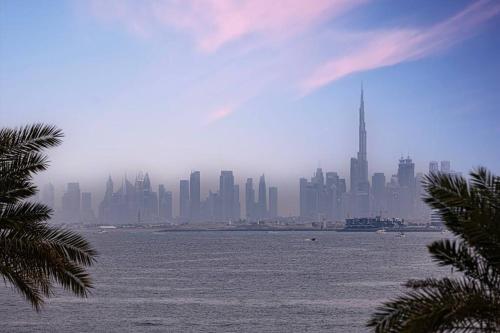 Stylish Palm Jumeirah Stay Sea, Burj Views, Gym & Pool, Dubaï (photo 2)