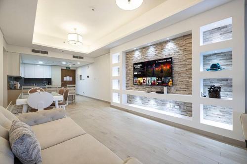 Stylish Palm Jumeirah Stay Sea, Burj Views, Gym & Pool, Dubaï (photo 4)