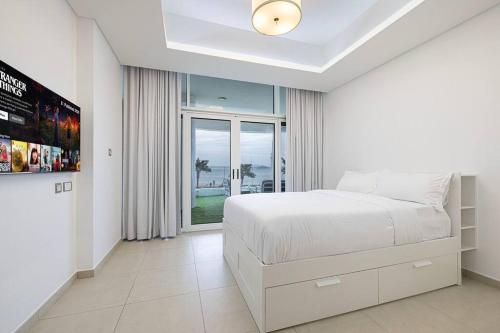 Stylish Palm Jumeirah Stay Sea, Burj Views, Gym & Pool, Dubaï (photo 6)