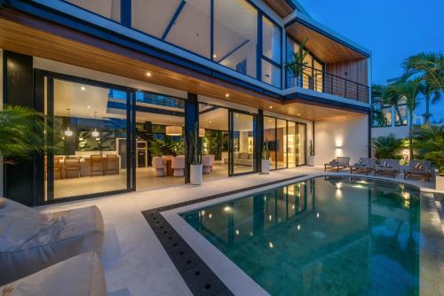 Villa Maverick - Brand New Classy 4BR Villa in Canggu - image 5