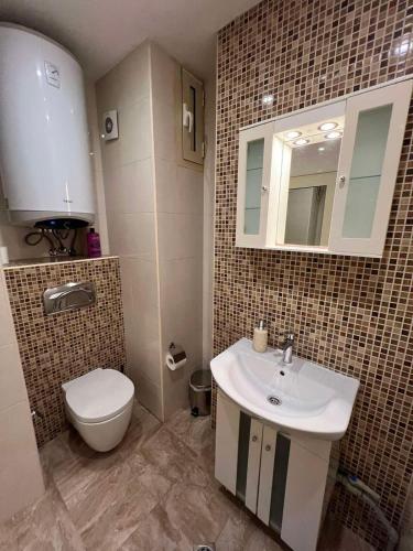 Rio Sunny 2BDR Apt near NDK - Metro - non-stop paid public Parking, Sofia (Foto 10)