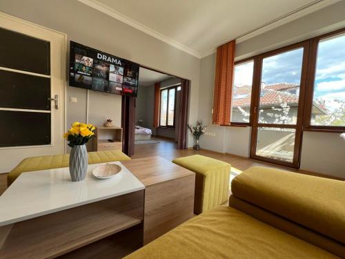 Rio Sunny 2BDR Apt near NDK - Metro - non-stop paid public Parking, Sofia (Foto 8)