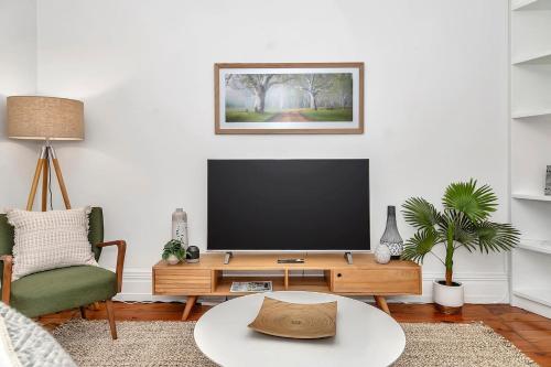 'The Cosy Corner' Classic Haven with Modern Comforts