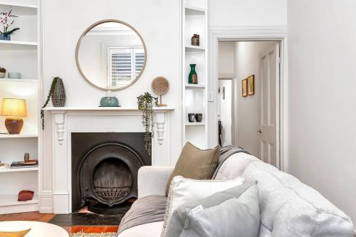 'The Cosy Corner' Classic Haven with Modern Comforts - image 2