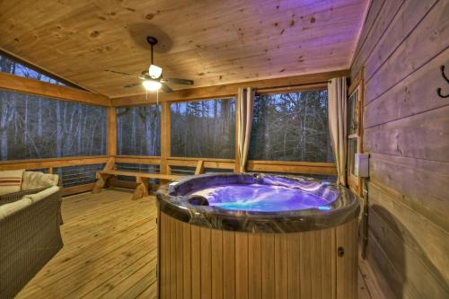 Holly Berry Hill Newly built elegant rustic interiors cozy hot tub