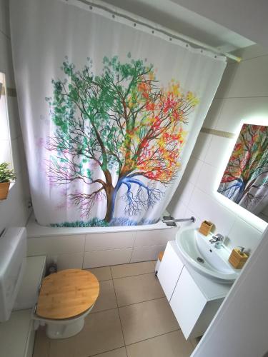 GREENSUN-HOMES Messe, Flughafen und Zentrums nah, Ruhig, Modern, schnelles WLAN, Balkon und Küche, freies Parken, 4 Schlafplätze möglich, Kolín nad Rýnem (fotografie 11)