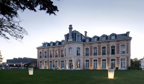 Hôtel et SPA du Château - Hôtel - Lagord