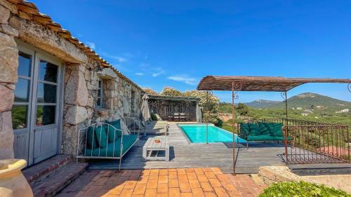 Bergerie de luxe avec piscine chauffée vue sur la baie de Santa Giulia