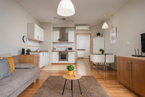 Studio (3 Adults) room in Central Passage Apartments by Vagabond Downtown