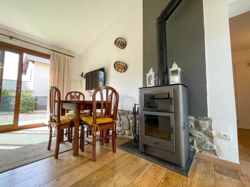 Bonita casa. Gran jardín. Con wifi. (Bonita casa. Gran jardin. Con wifi.) in Bourg-Madame