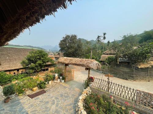 Nhà Lá Homestay