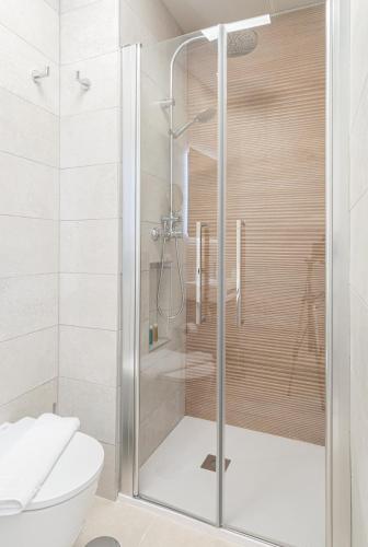 One-Bedroom Apartment image 4