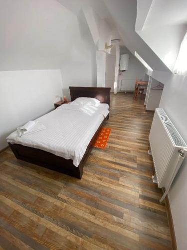 2 twin beds