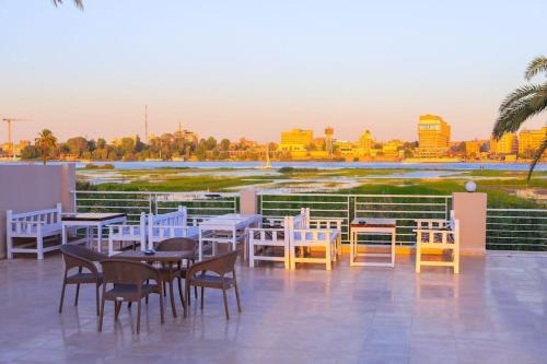 Royal Nile Suites - Luxury Nile View 2 - image 11