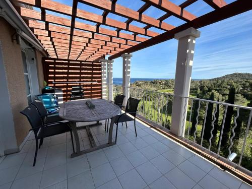 Appartement de 2 chambres avec vue sur la mer piscine partagee et terrasse amenagee a Agay a 1 km de la plage - Apartment - Agay - Saint Raphael