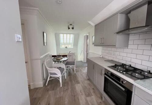 The Upper Deck - Fantastic sea views, Filey (photo 8)