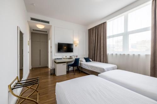 Triple Room image 2