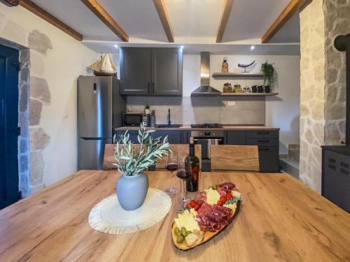 virtuve, Holiday home Bilini Dvori - house with swimming pool in Podbablje