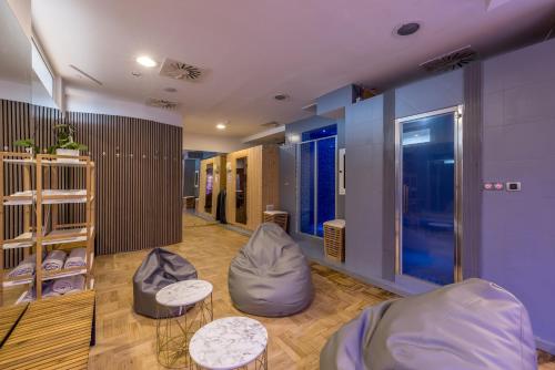 Art Hotel - image 8