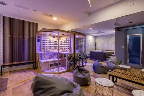 Art Hotel - image 11