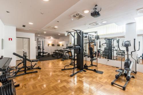 Art Hotel - image 7