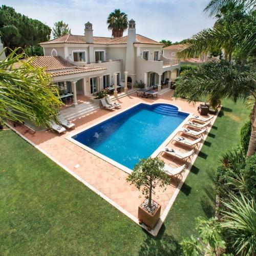 Villa Millennium luxury villa relaxing location in Almancil