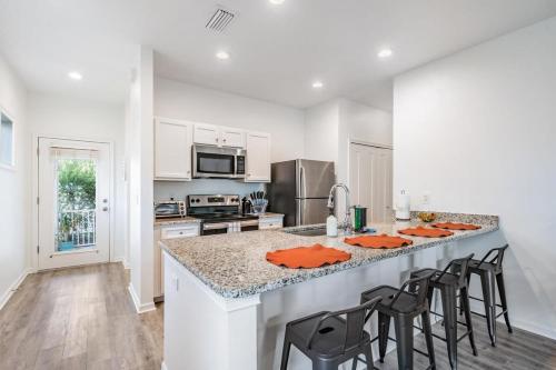 Downtown Tampa Walk to Restaurants Renovated in Tampa, USA