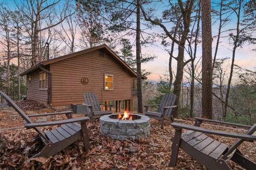 Mountain Views Hot Tub FirePit Close to town in Blue Ridge, USA