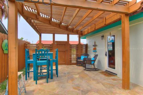 Lorna Beach Cottage at Spanish Village thumb 4