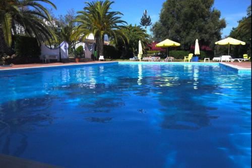 สระว่ายน้ำ, Casa Algarve Cabanas v2 by yha in กาบานาส