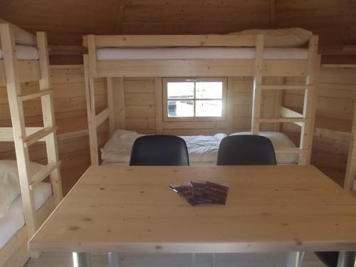 3 twin beds