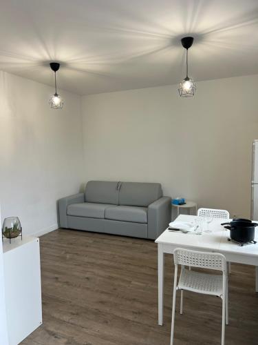 superbe studio meublé avec parking (superbe studio meuble avec parking) in 莫伯日