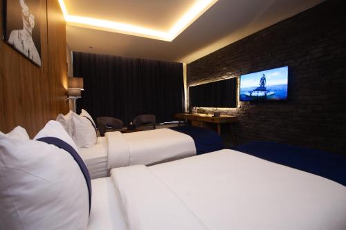 Monarch Hotel Amman - image 10