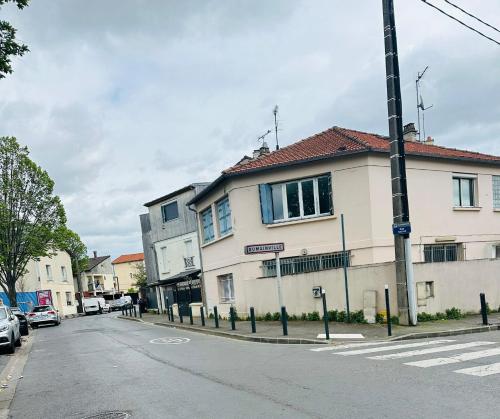 La Maison du Bonheur - Location saisonnière - Romainville